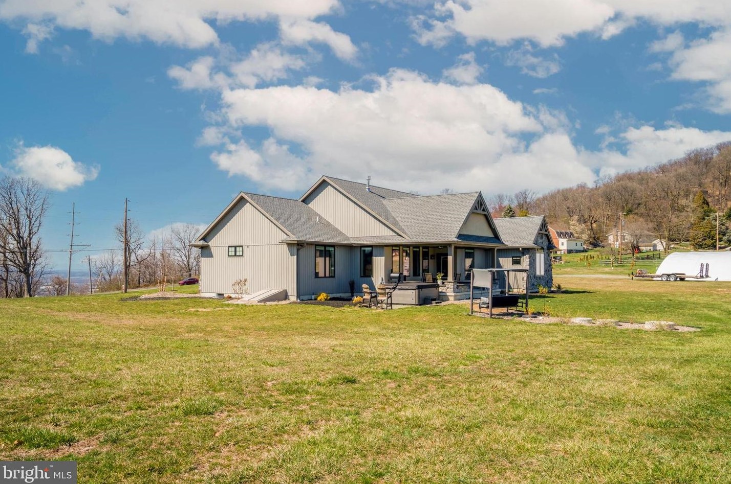 325 Skyline Dr, Reading PA  19606-8504 exterior