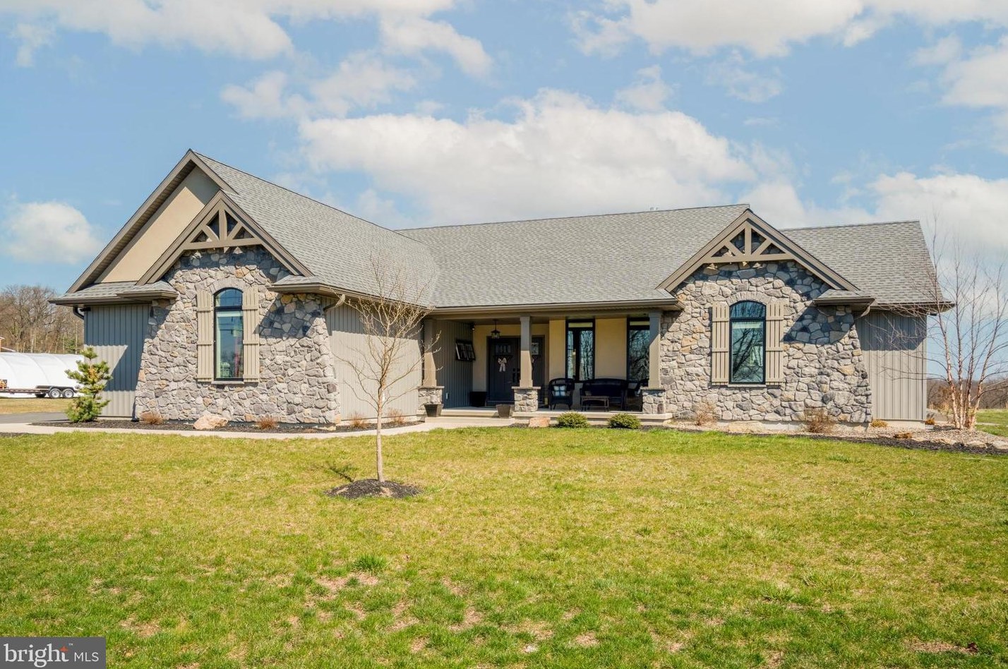 325 Skyline Dr, Reading PA  19606-8504 exterior
