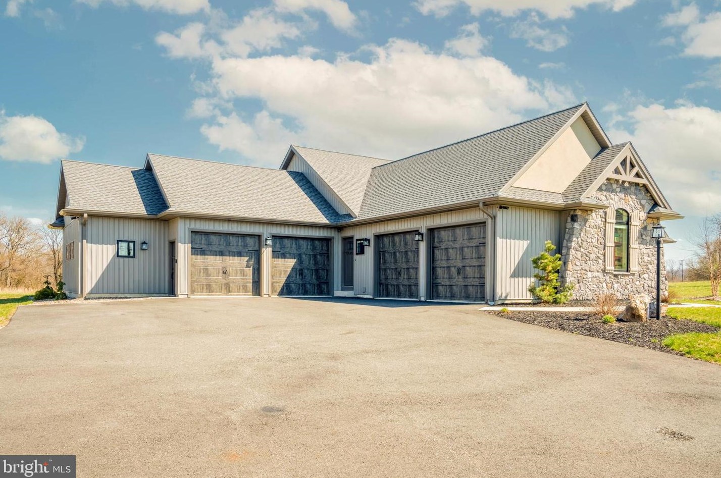 325 Skyline Dr, Reading PA  19606-8504 exterior