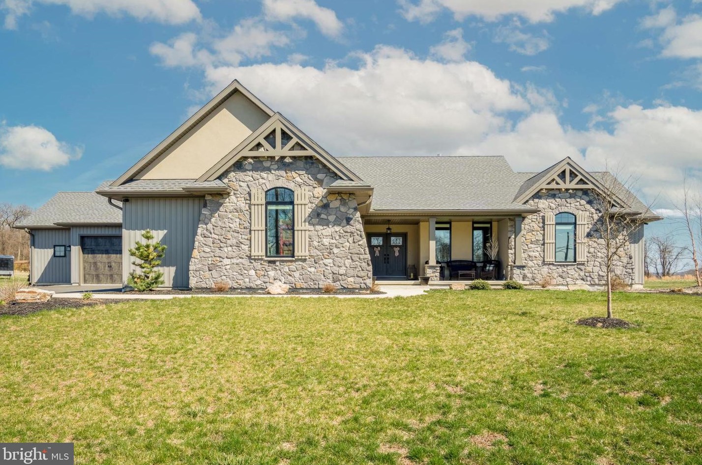 325 Skyline Dr, Reading PA  19606-8504 exterior