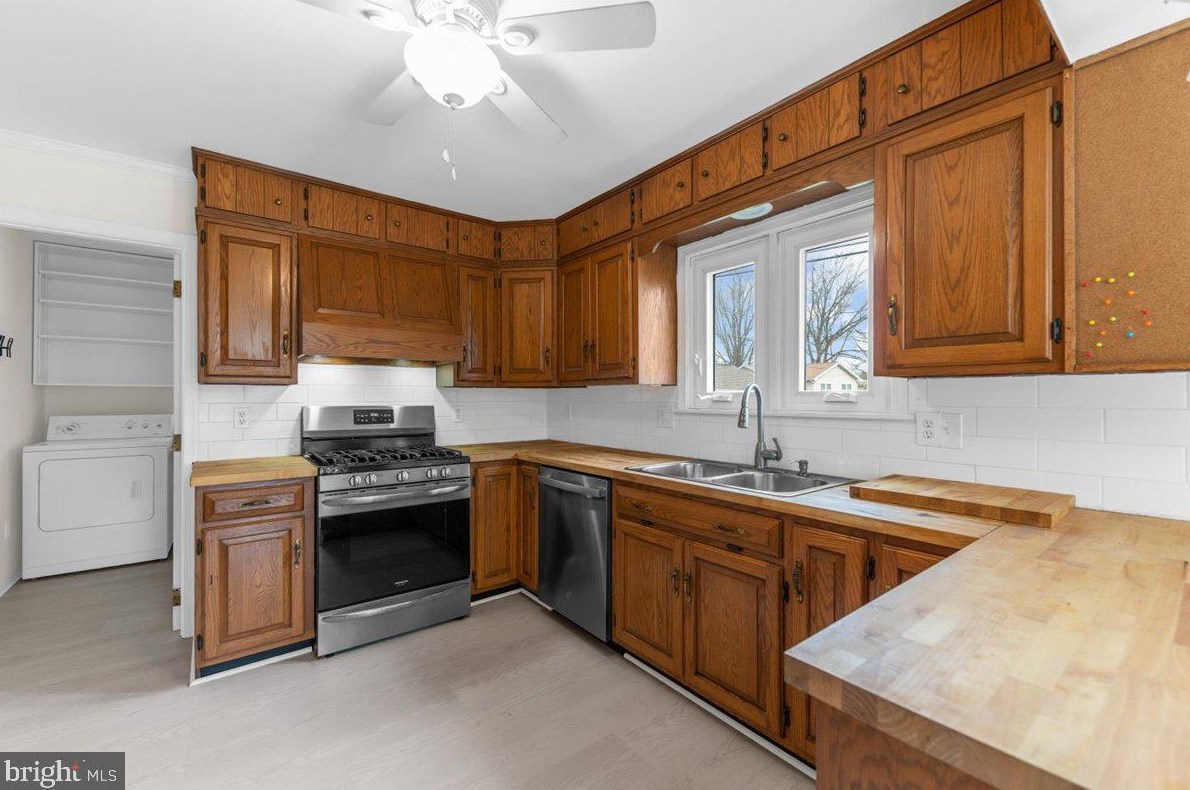 9 Larchwood Rd, Reading PA  19610-1917 exterior