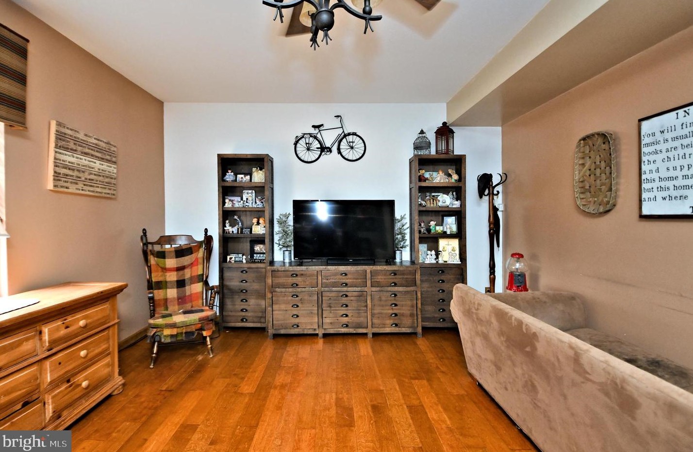 107 Meadowcrest Ln, Douglassville PA  19518-9614 exterior