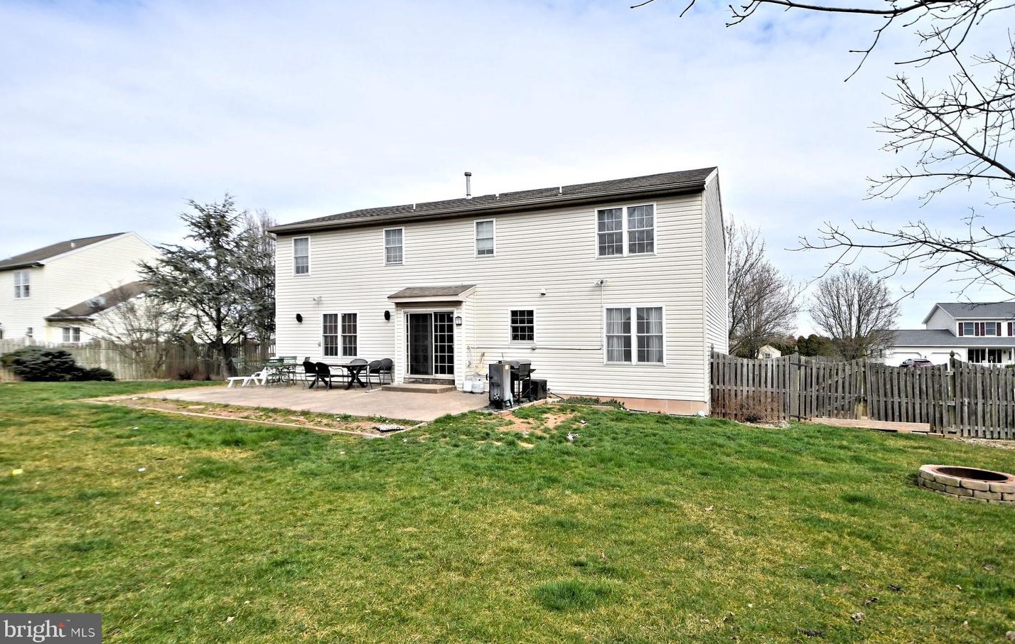 107 Meadowcrest Ln, Douglassville PA  19518-9614 exterior