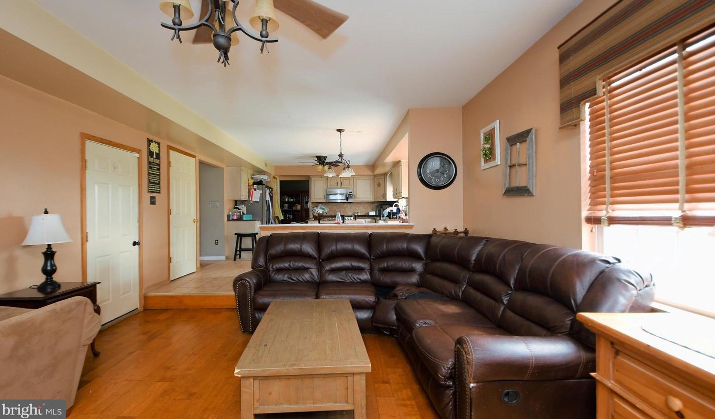 107 Meadowcrest Ln, Douglassville PA  19518-9614 exterior