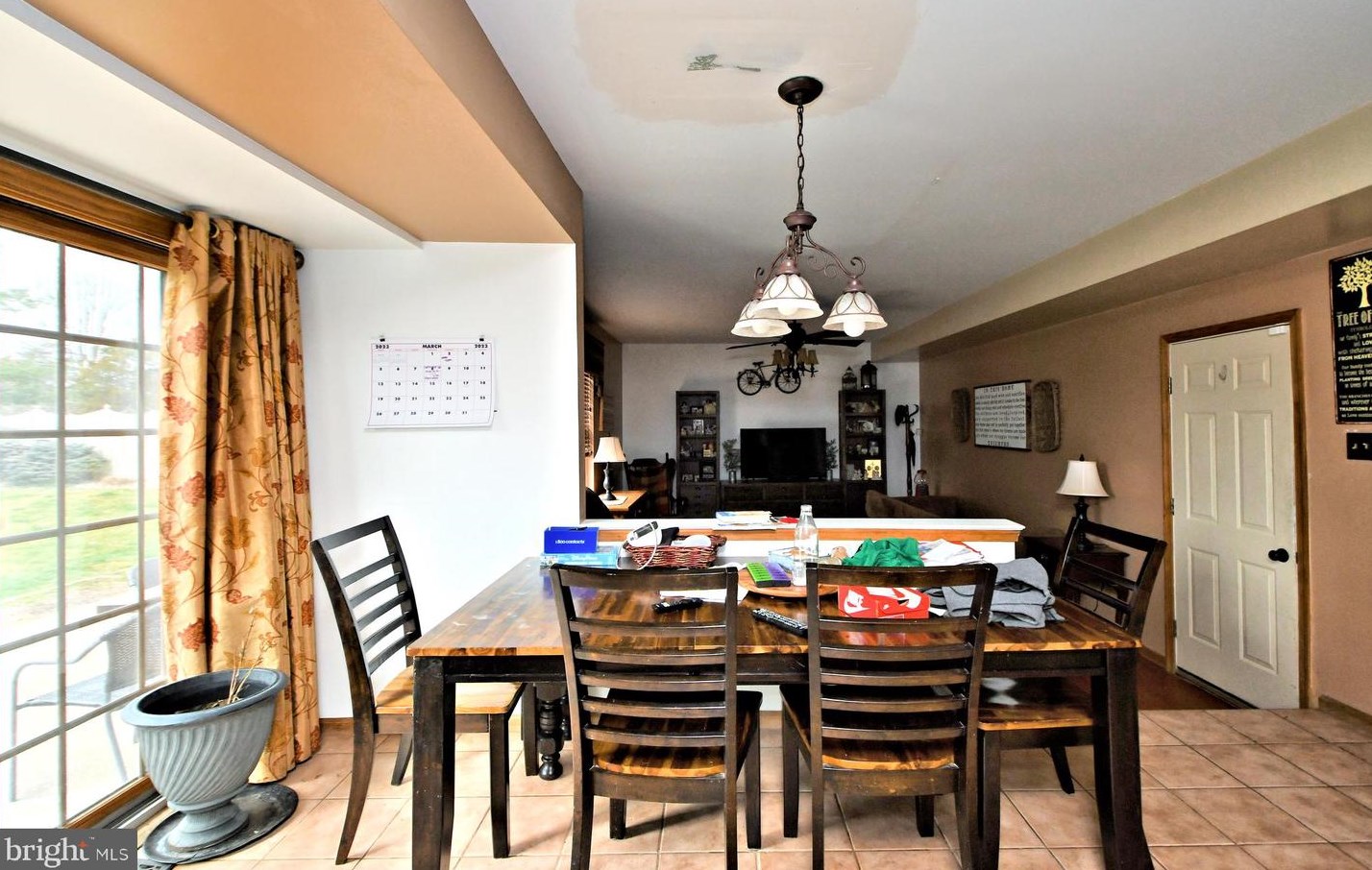 107 Meadowcrest Ln, Douglassville PA  19518-9614 exterior