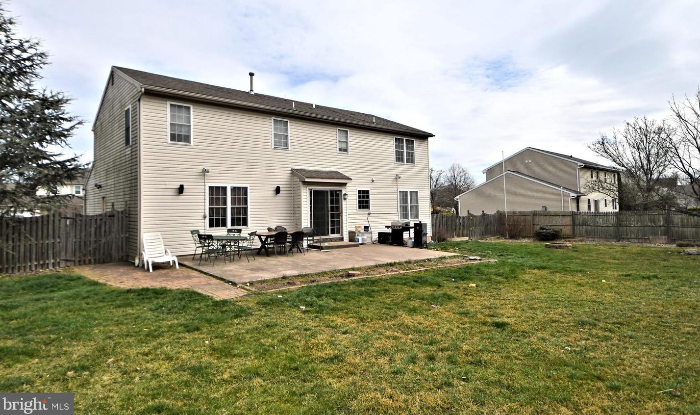 107 Meadowcrest Ln, Douglassville PA  19518-9614 exterior