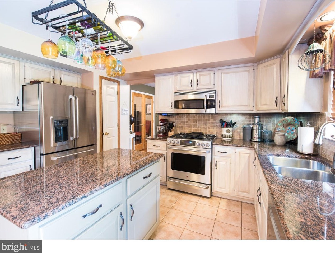 107 Meadowcrest Ln, Douglassville PA  19518-9614 exterior