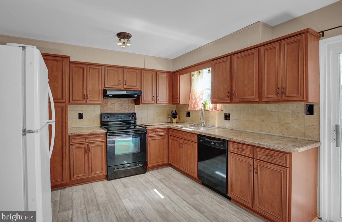 4 Surrey Ct, Basket PA  19547-9723 exterior