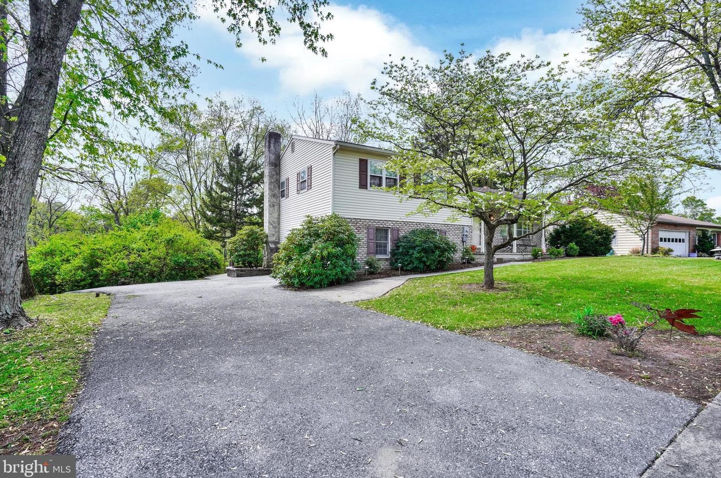 124 Russell Ave, Douglassville PA  19518-1119 exterior