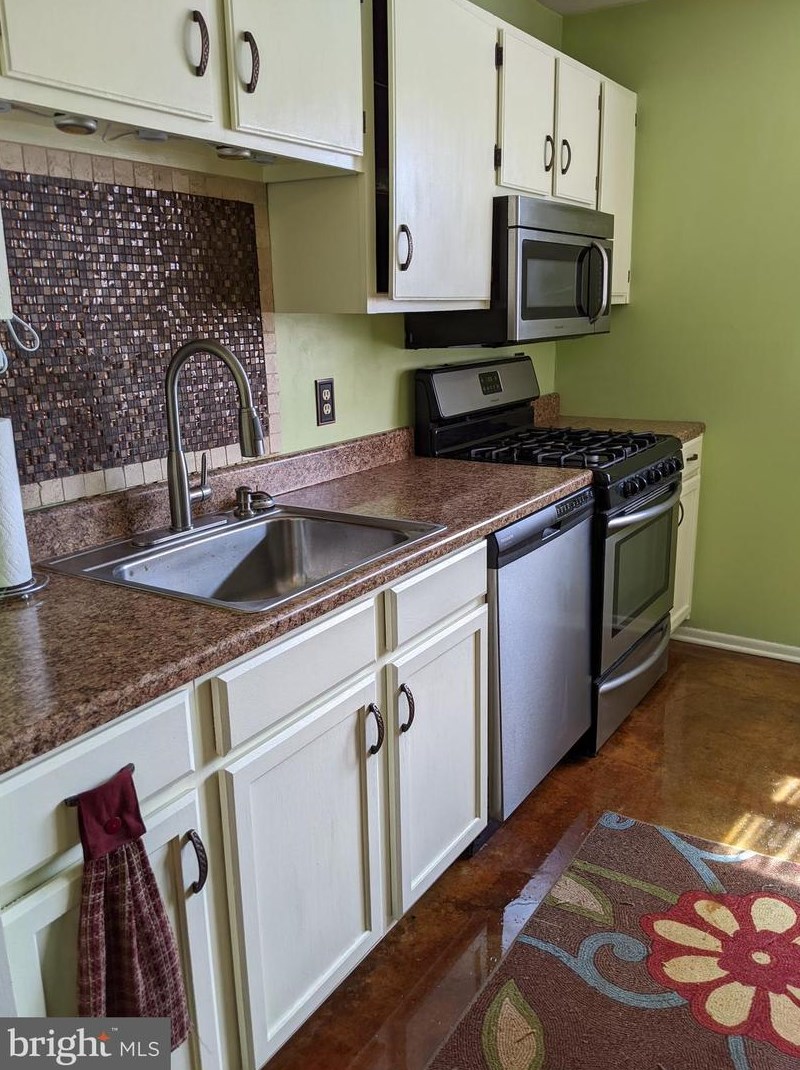 1372 Fox Run, Reading PA  19606-1142 exterior