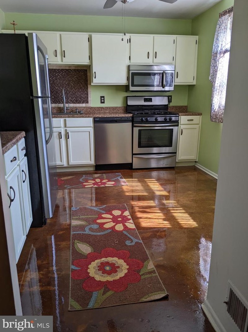 1372 Fox Run, Reading PA  19606-1142 exterior