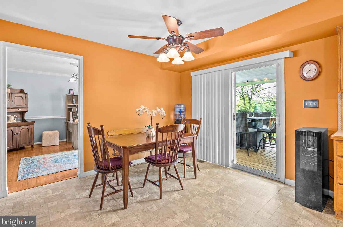 704 Meadowcrest Ln, Douglassville PA  19518-9242 exterior