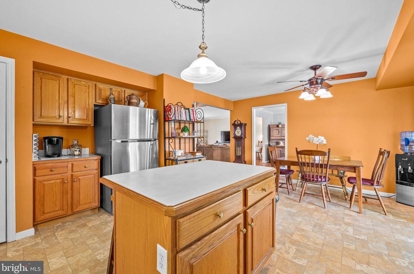 704 Meadowcrest Ln, Douglassville PA  19518-9242 exterior