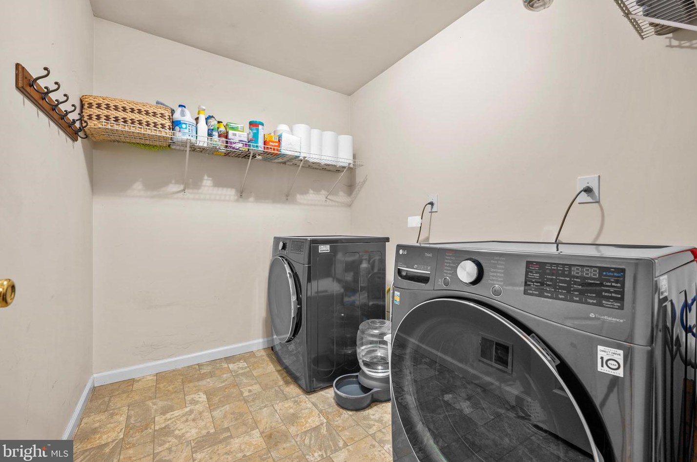 704 Meadowcrest Ln, Douglassville PA  19518-9242 exterior