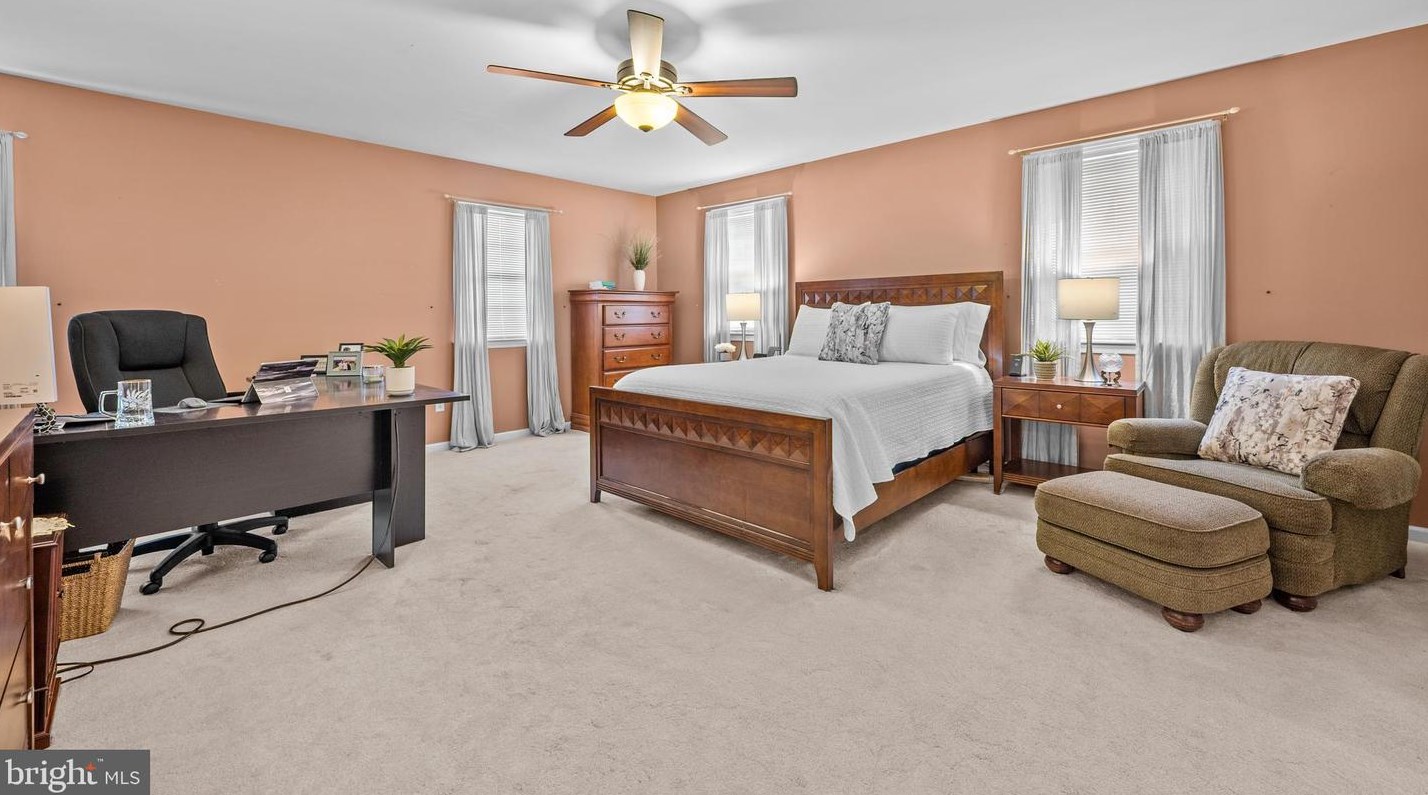 704 Meadowcrest Ln, Douglassville PA  19518-9242 exterior