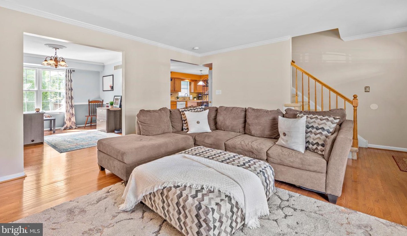 704 Meadowcrest Ln, Douglassville PA  19518-9242 exterior