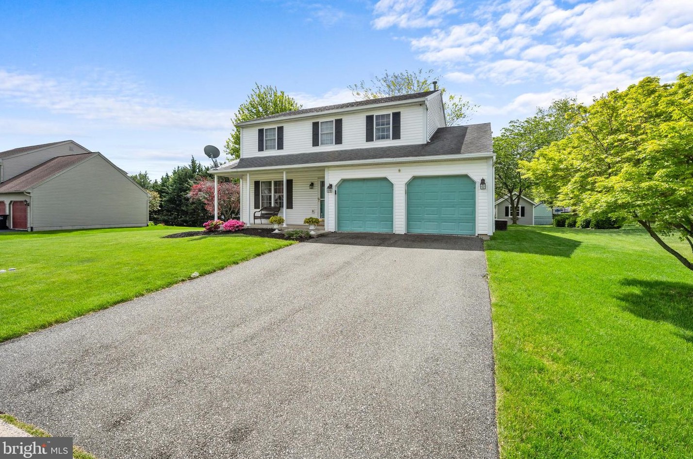 704 Meadowcrest Ln, Douglassville PA  19518-9242 exterior
