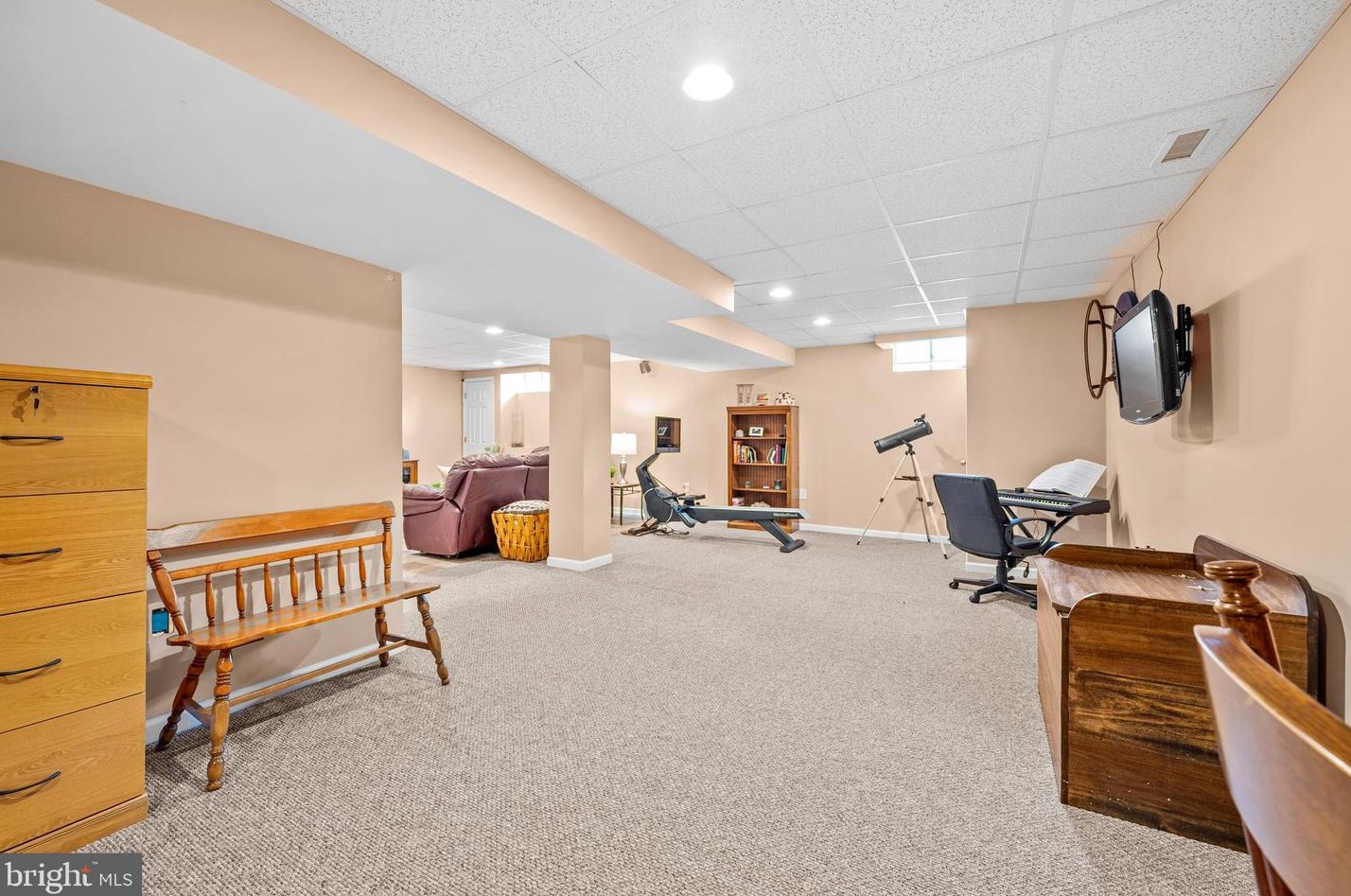 704 Meadowcrest Ln, Douglassville PA  19518-9242 exterior