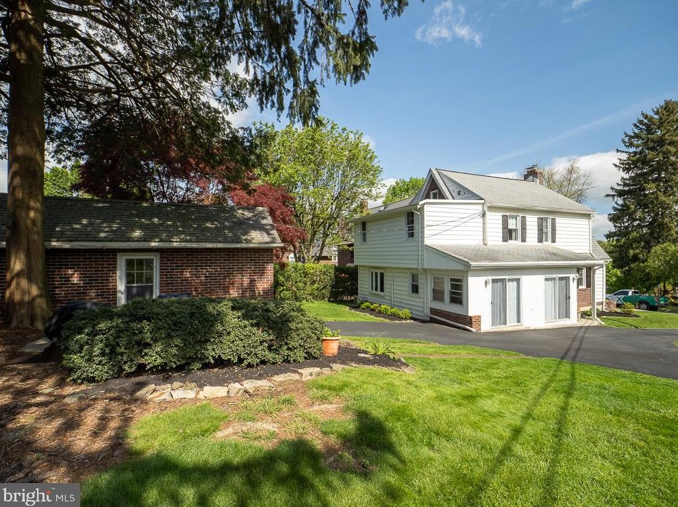 206 Amherst Ave, Reading PA  19609-2406 exterior