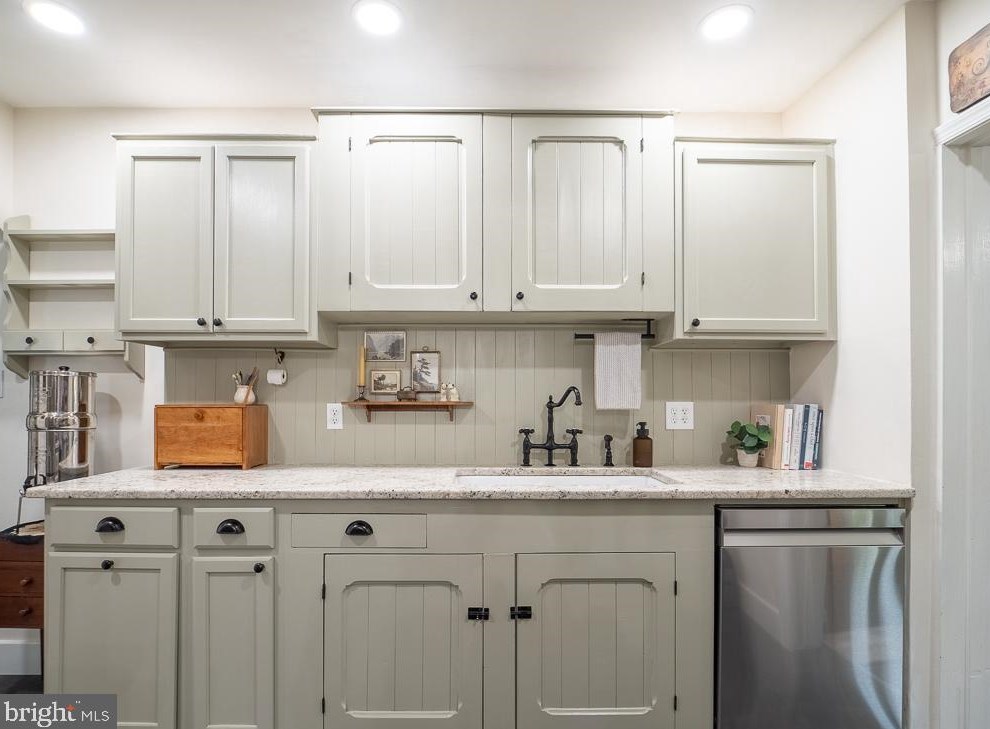 206 Amherst Ave, Reading PA  19609-2406 exterior