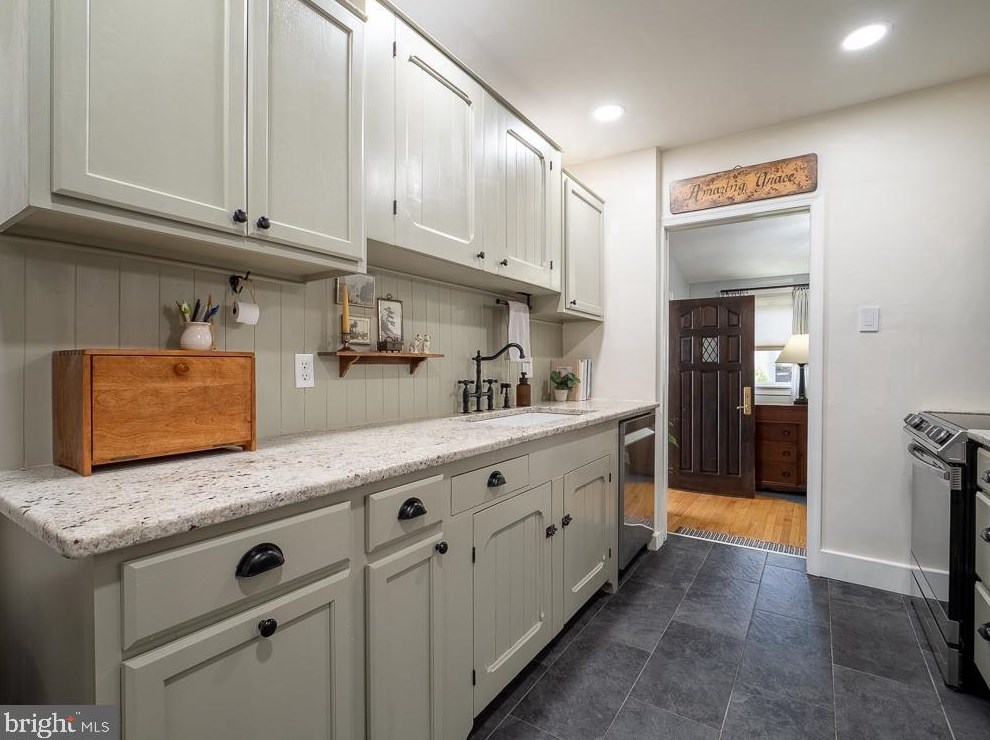206 Amherst Ave, Reading PA  19609-2406 exterior