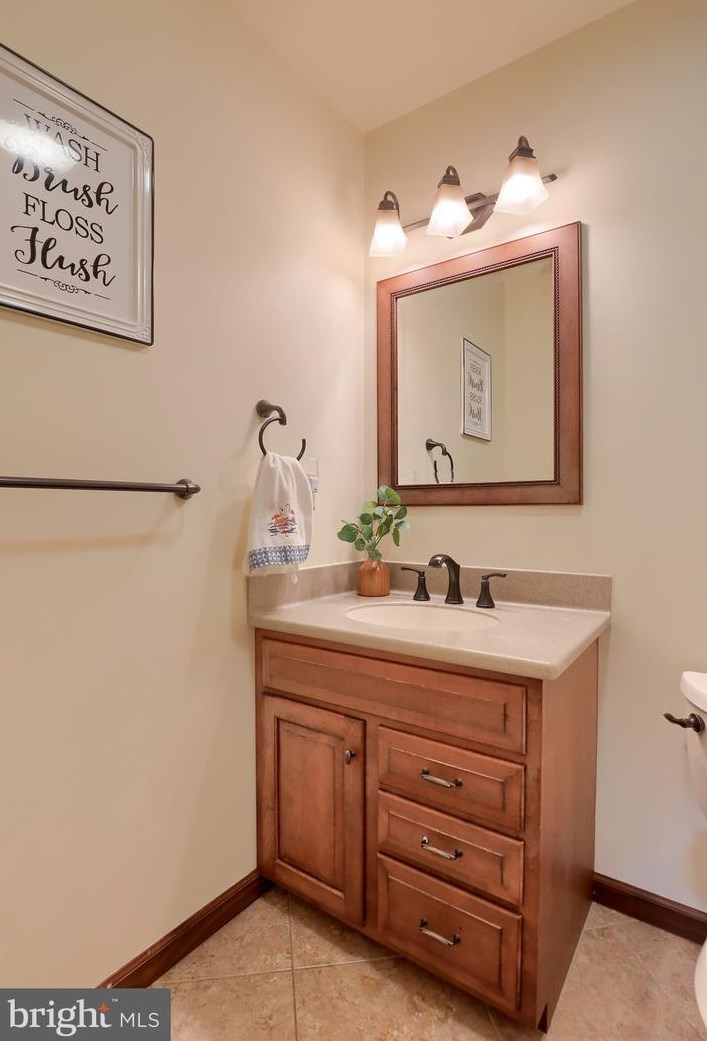 301 Ivy Ln, Douglassville PA  19518-1134 exterior