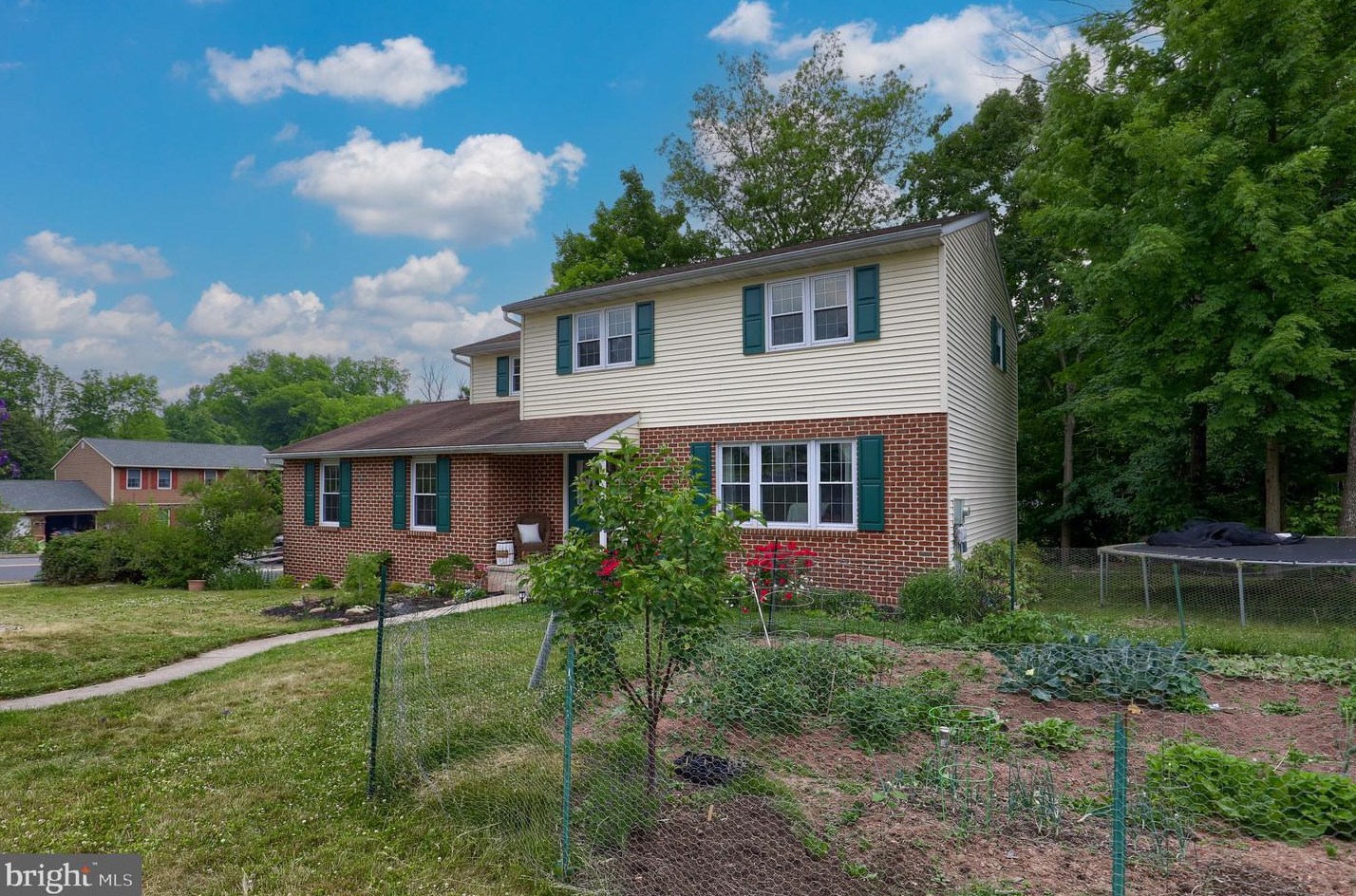 301 Ivy Ln, Douglassville PA  19518-1134 exterior