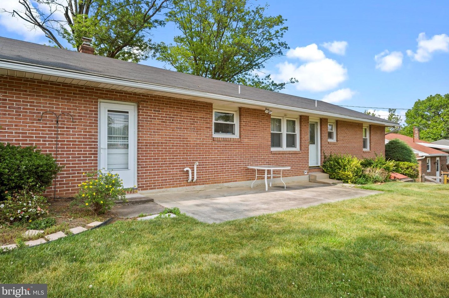 838 Whitner Rd, Reading PA  19605-3216 exterior