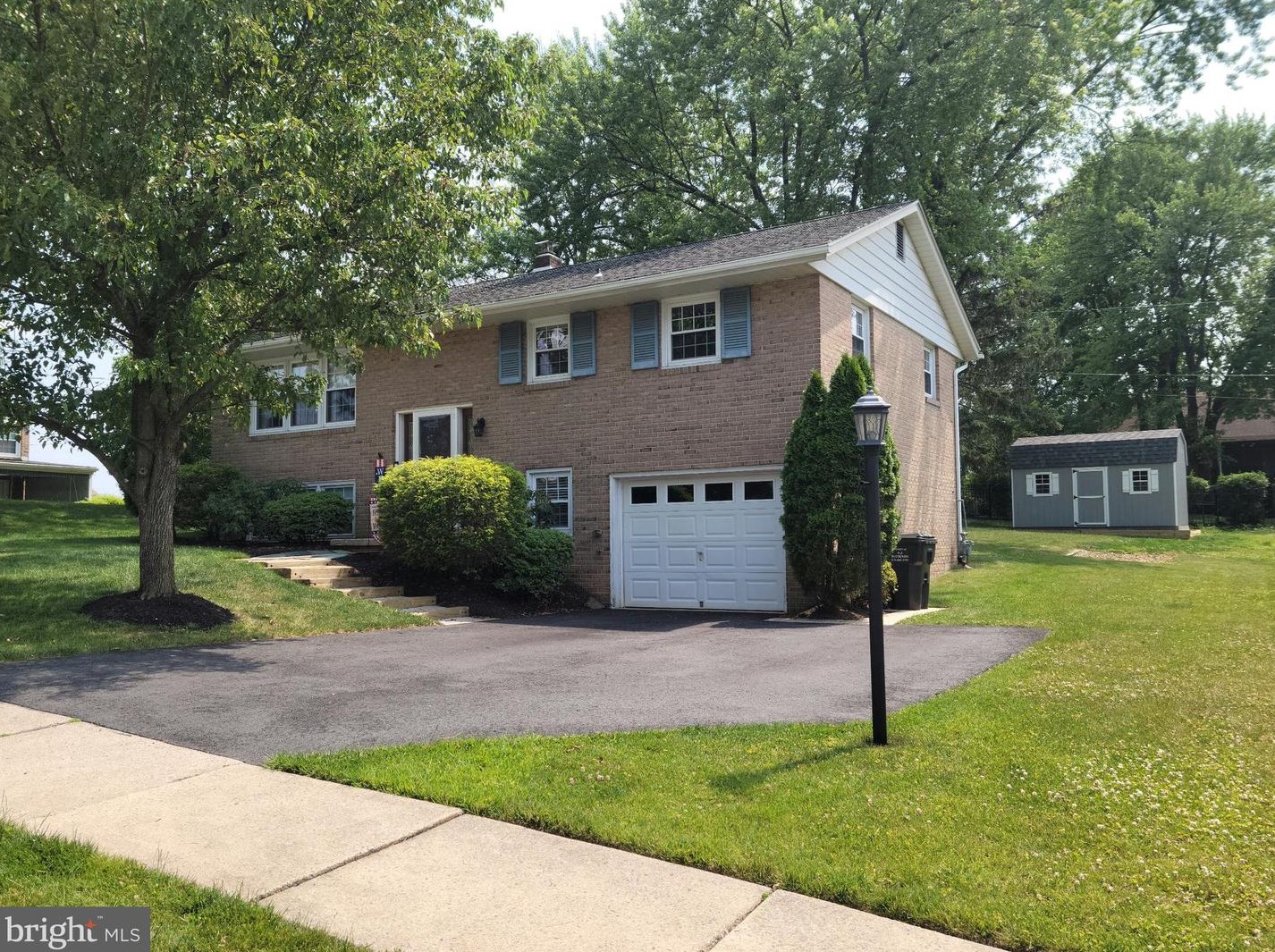 3904 Moyer Ave, Reading PA  19606-3035 exterior