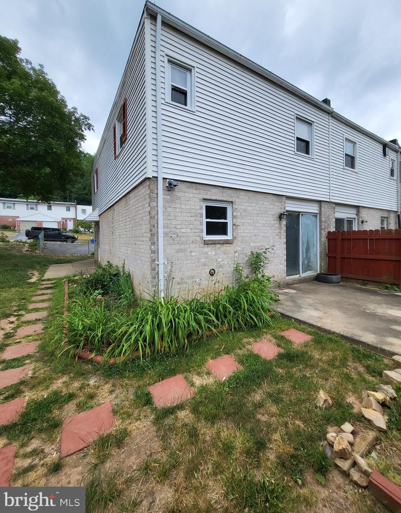 1157 Fox Run, Reading PA  19606-1157 exterior