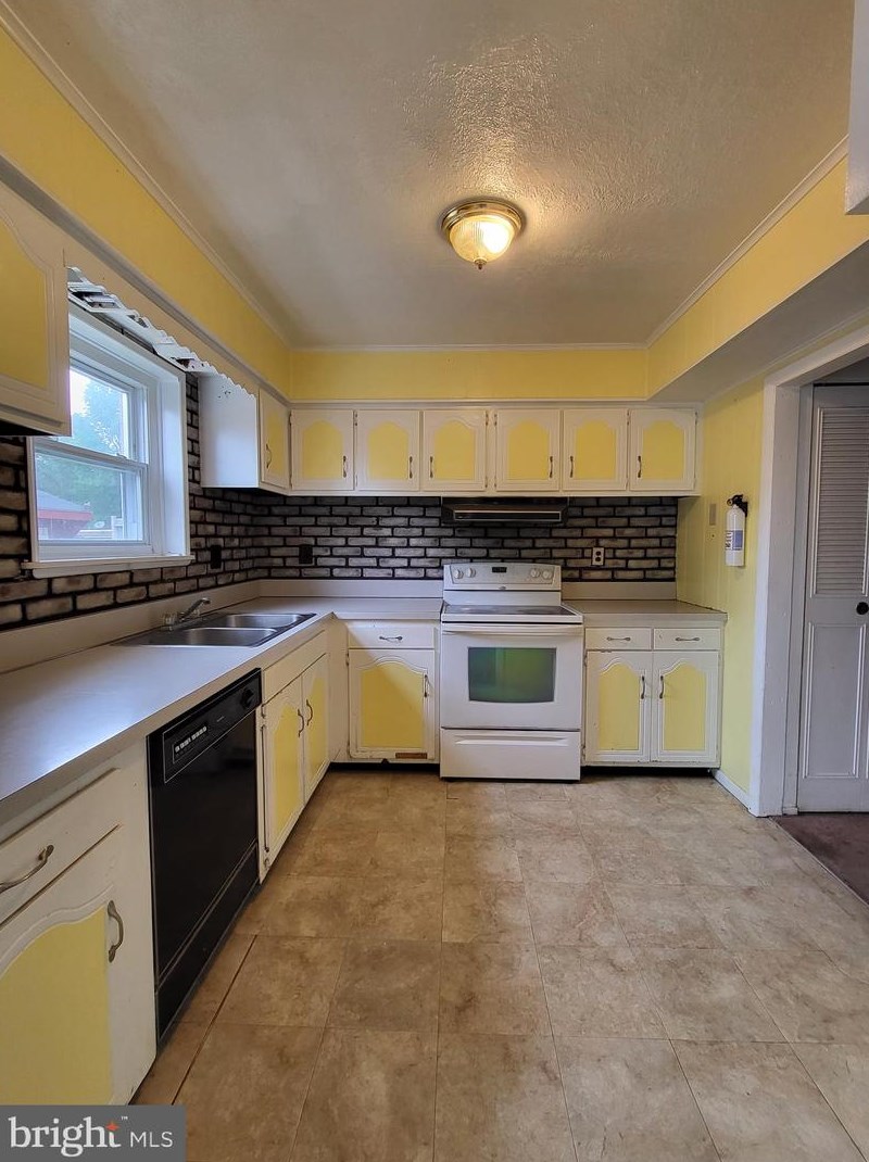 1157 Fox Run, Reading PA  19606-1157 exterior