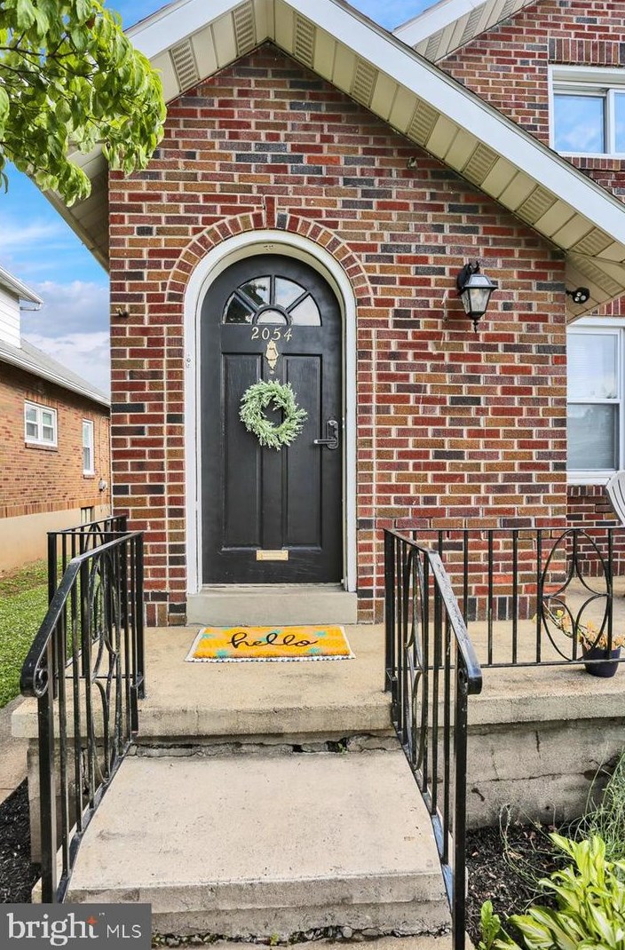 2054 Cleveland Ave, Reading PA  19609-2004 exterior