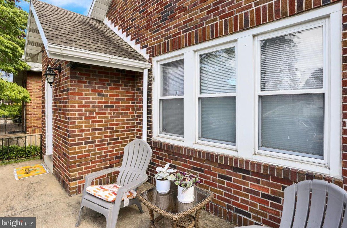 2054 Cleveland Ave, Reading PA  19609-2004 exterior