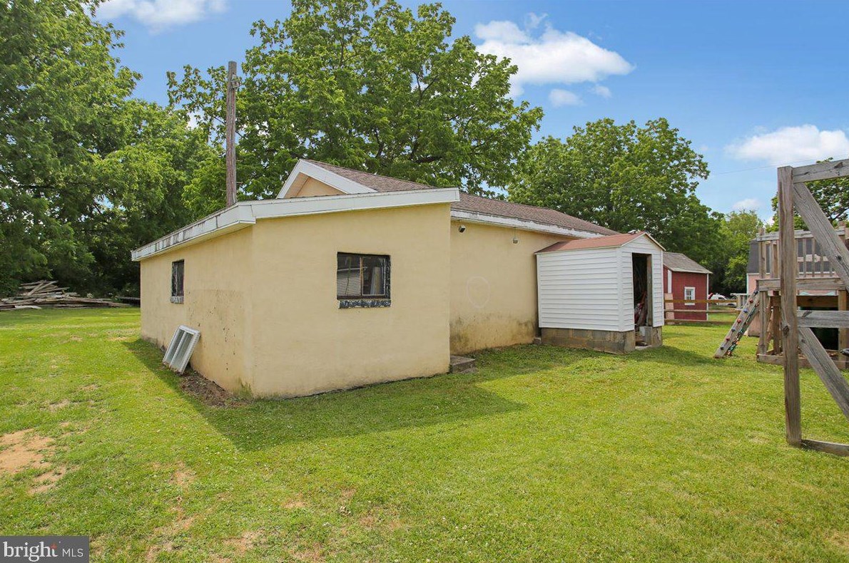 322 Chestnut St, Mertztown PA  19539-8759 exterior