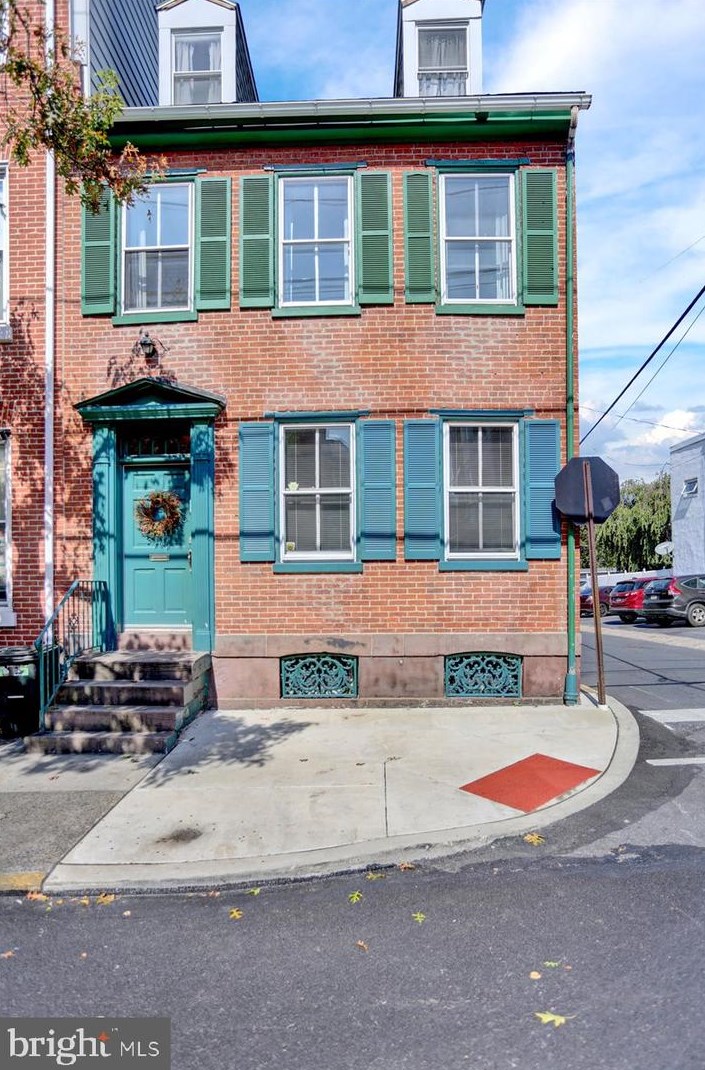 521 Elm St, Reading PA  19601-3305 exterior