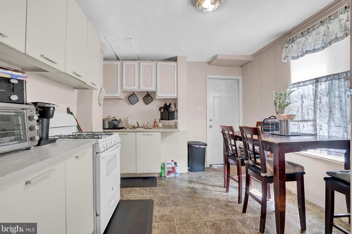 237 Hudson St, Reading PA  19601-2734 exterior