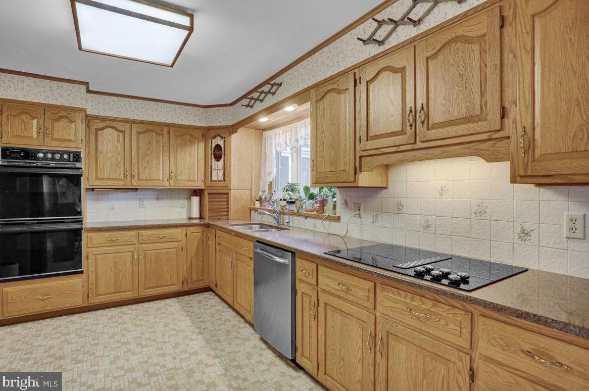 504 Elizabeth Ave, Reading PA  19605-2542 exterior