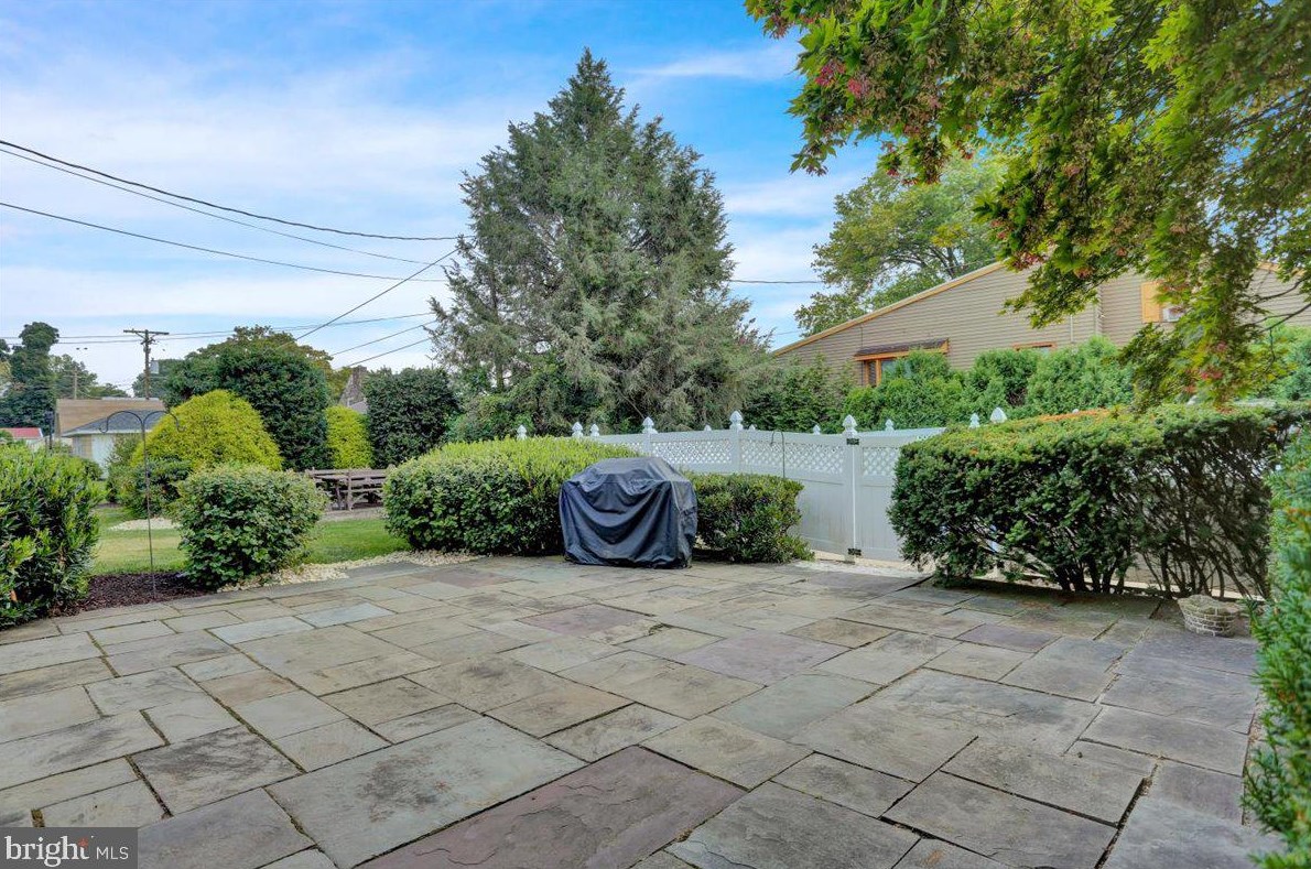 504 Elizabeth Ave, Reading PA  19605-2542 exterior