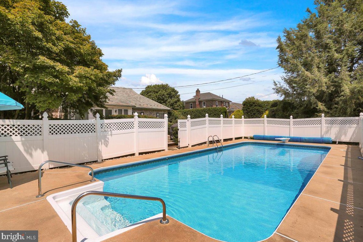 504 Elizabeth Ave, Reading PA  19605-2542 exterior