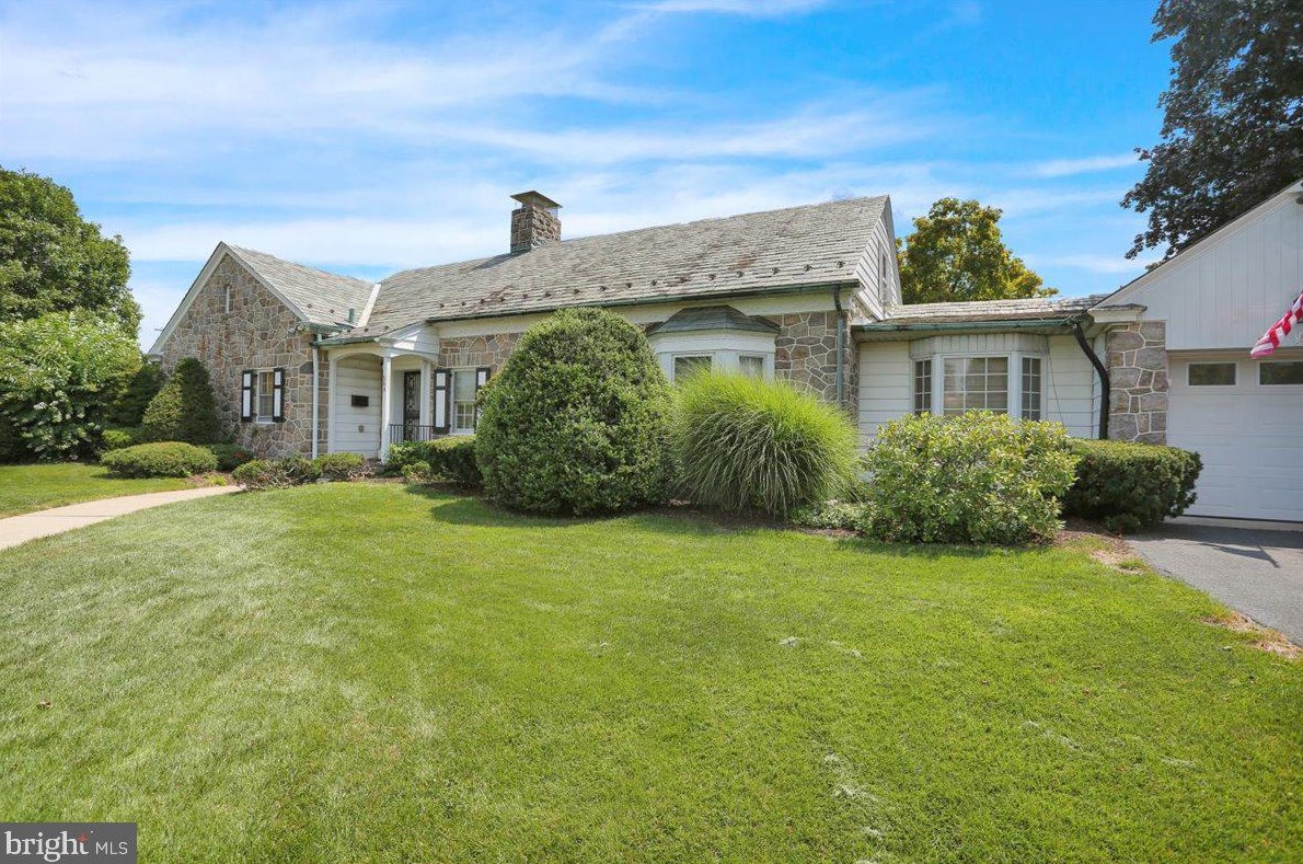 504 Elizabeth Ave, Reading PA  19605-2542 exterior