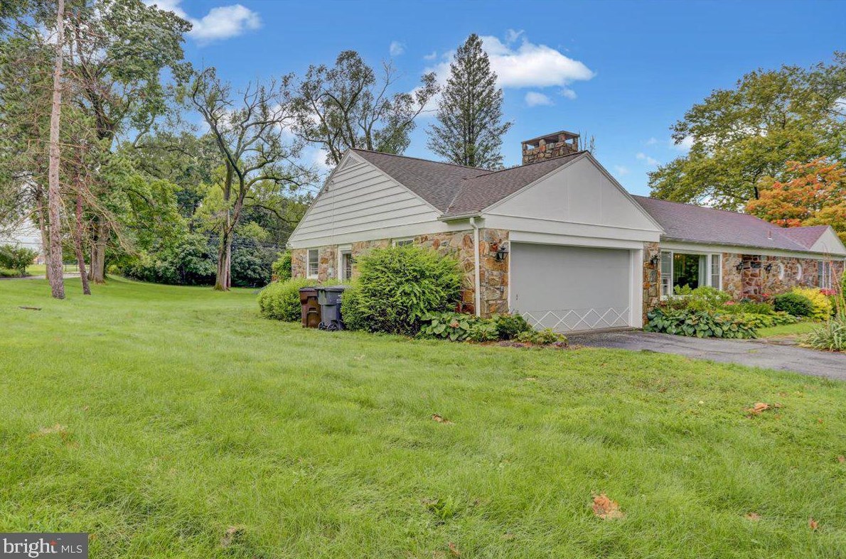 5500 Fairway Dr, Reading PA  19606-3659 exterior