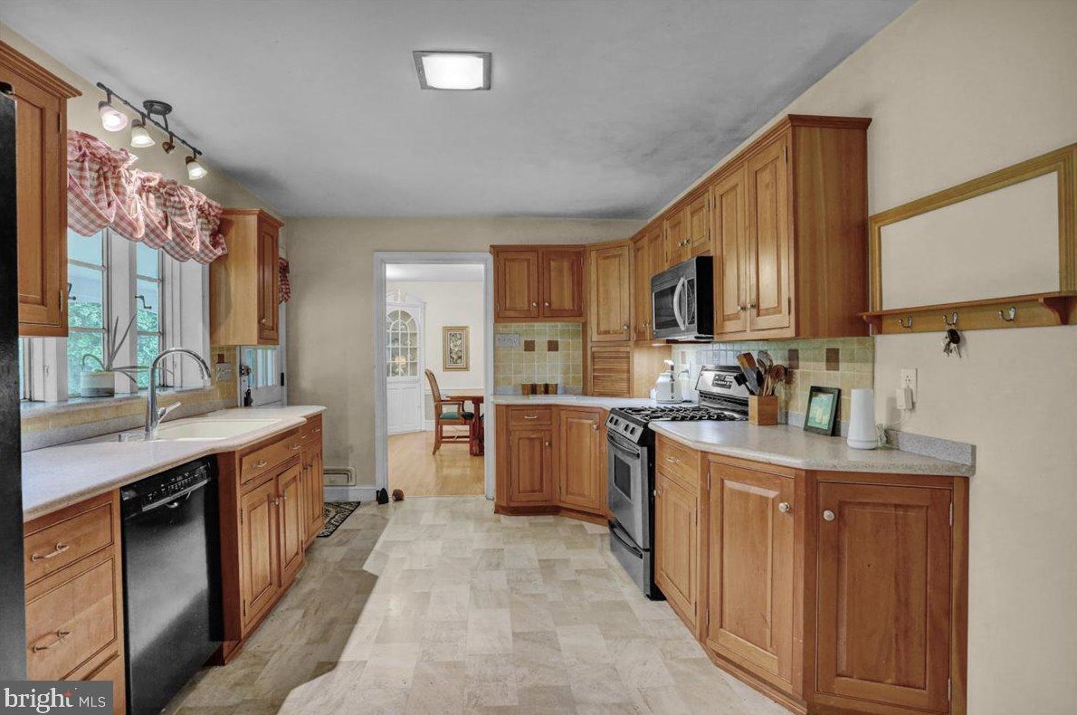 5500 Fairway Dr, Reading PA  19606-3659 exterior