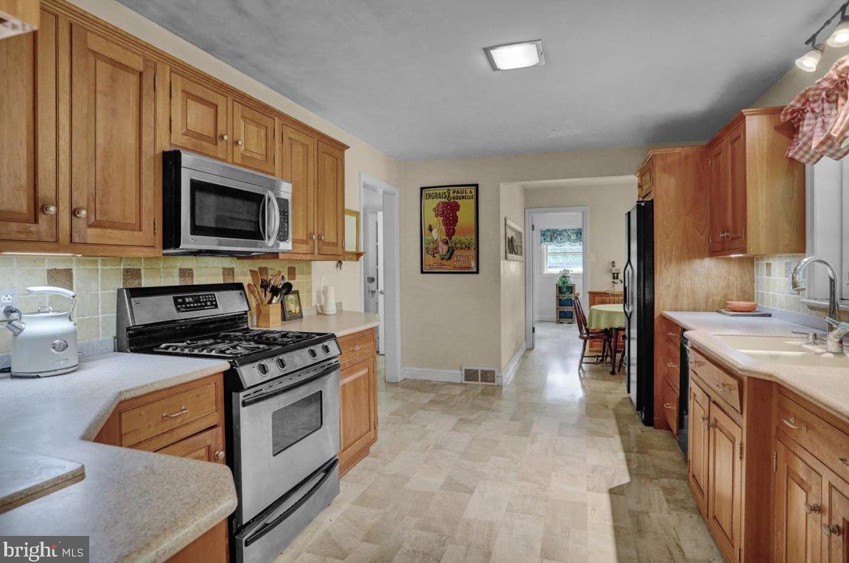 5500 Fairway Dr, Reading PA  19606-3659 exterior