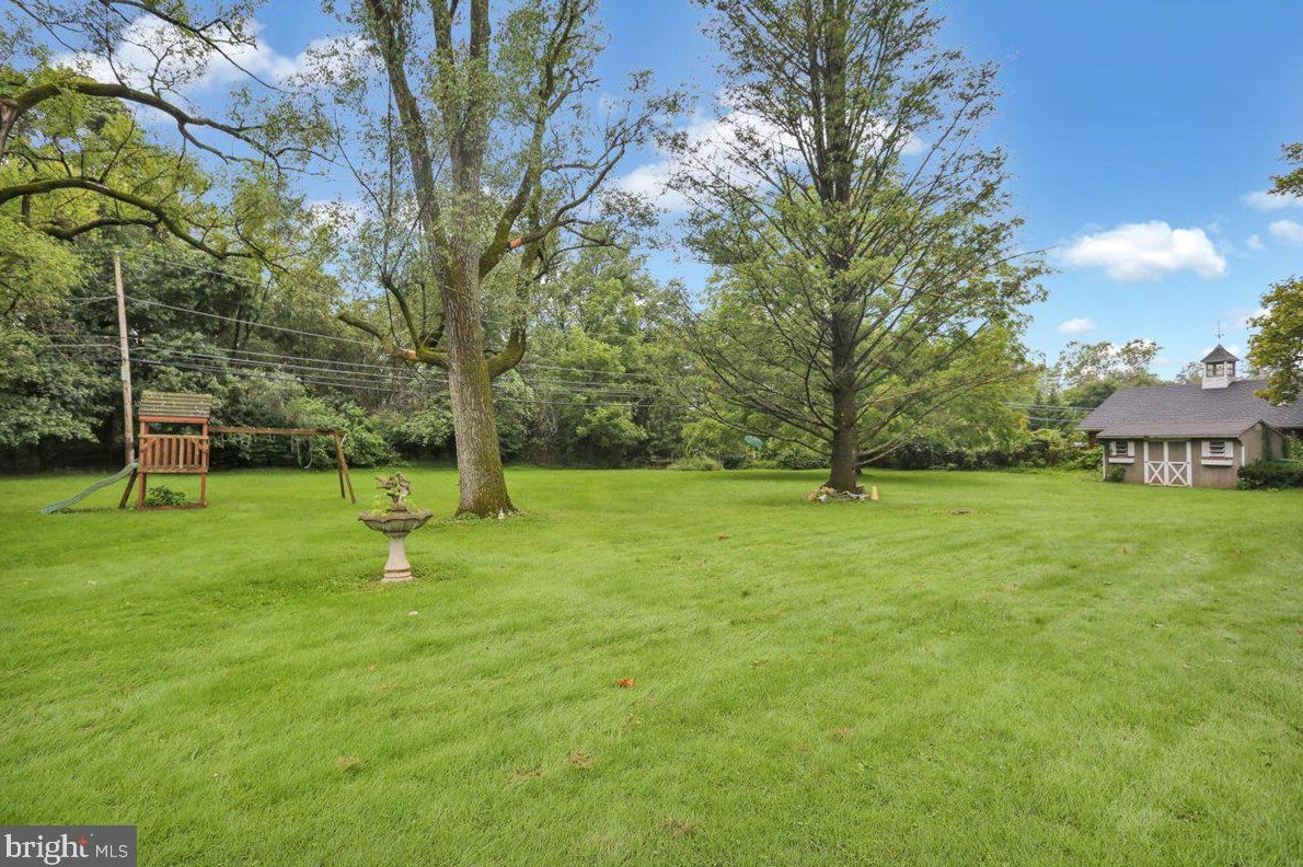 5500 Fairway Dr, Reading PA  19606-3659 exterior