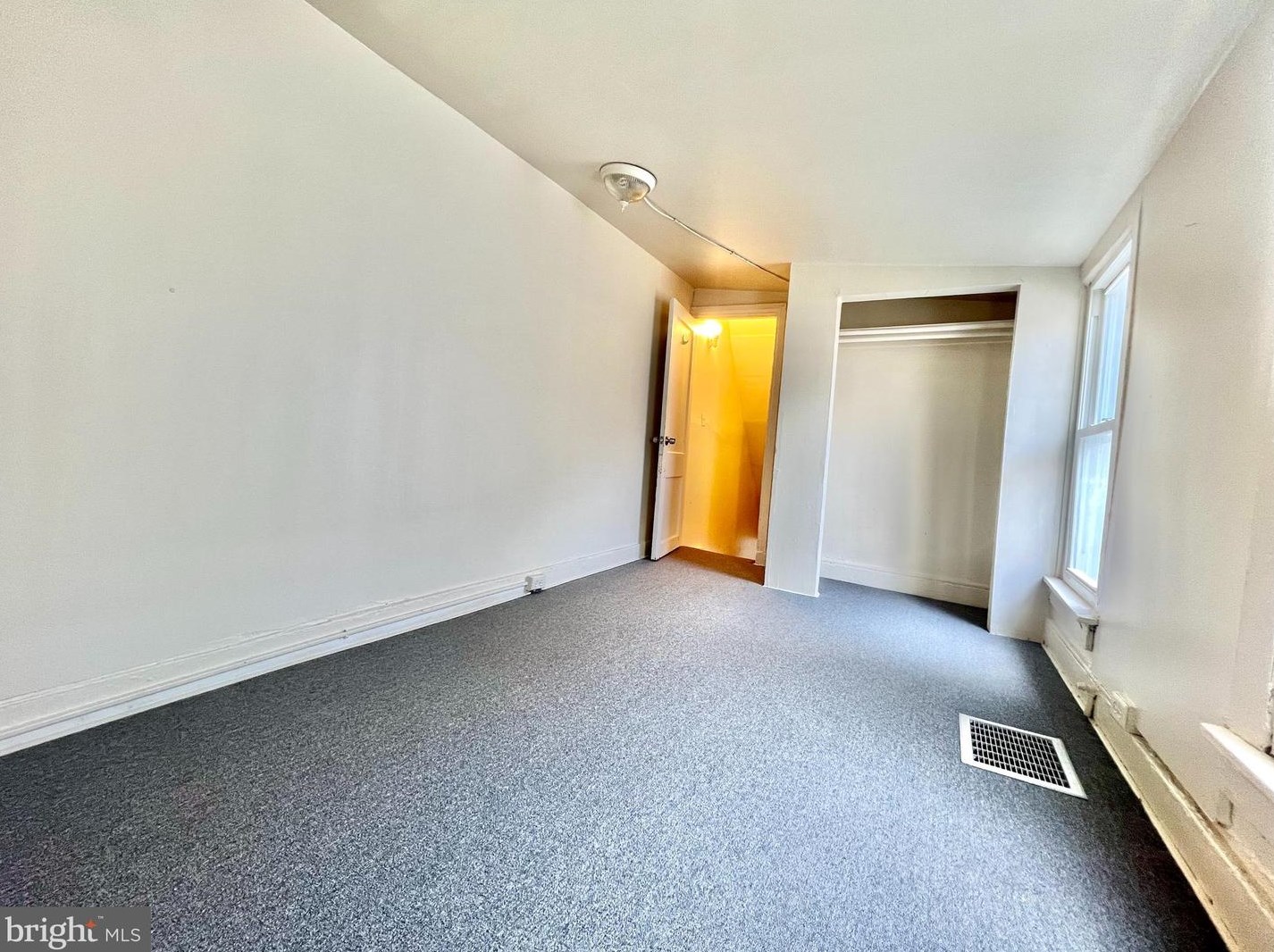 620 Maple St, Reading PA 19602-2561 exterior