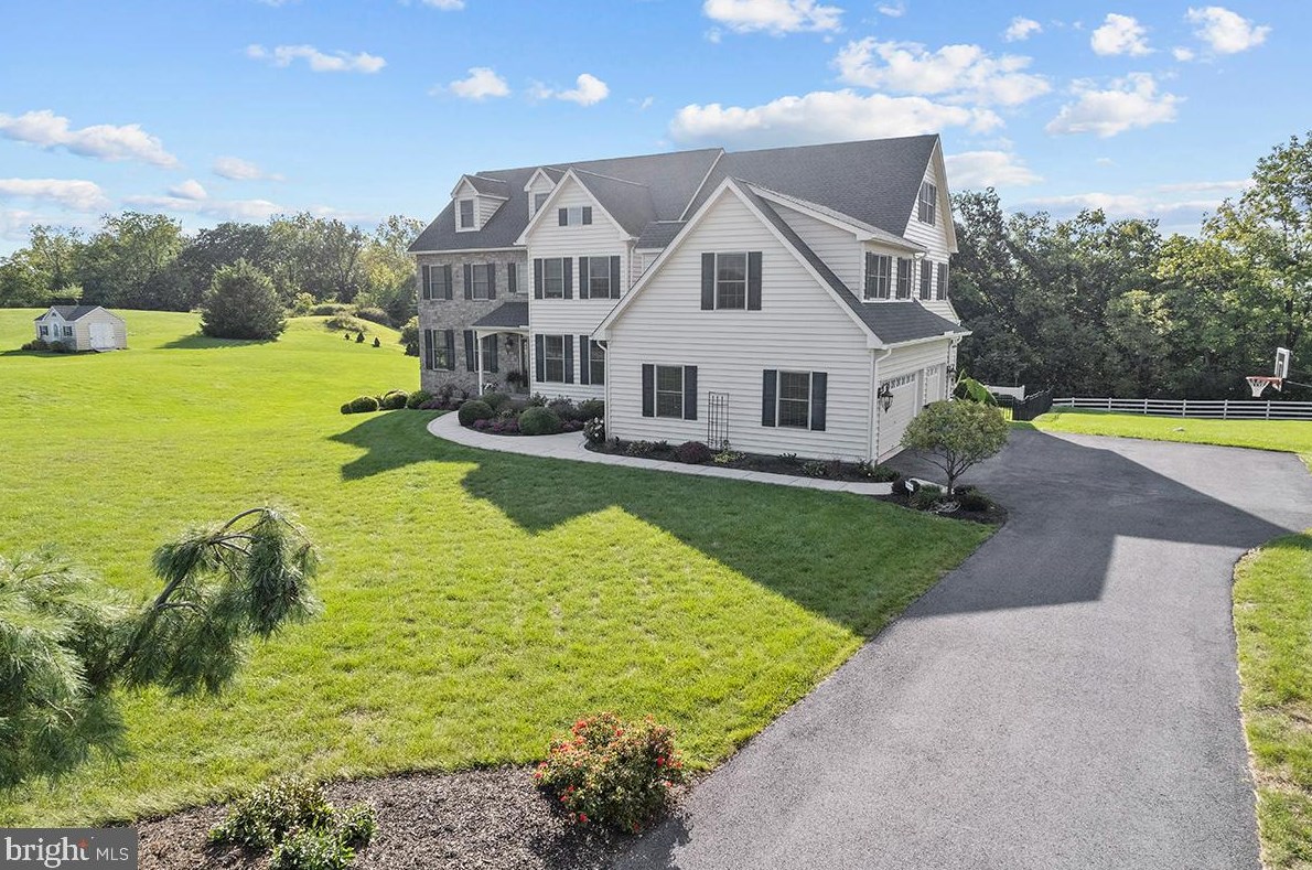 157 Meadow View Dr, Reading PA  19605-9614 exterior