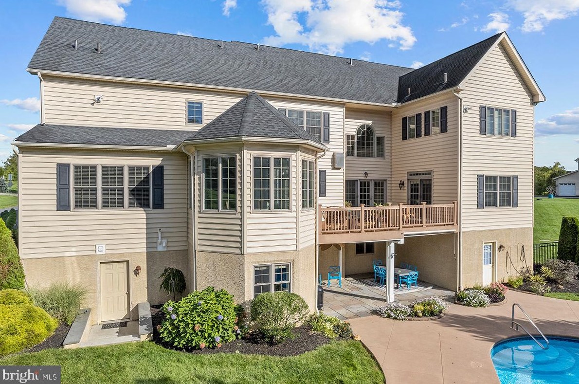 157 Meadow View Dr, Reading PA  19605-9614 exterior