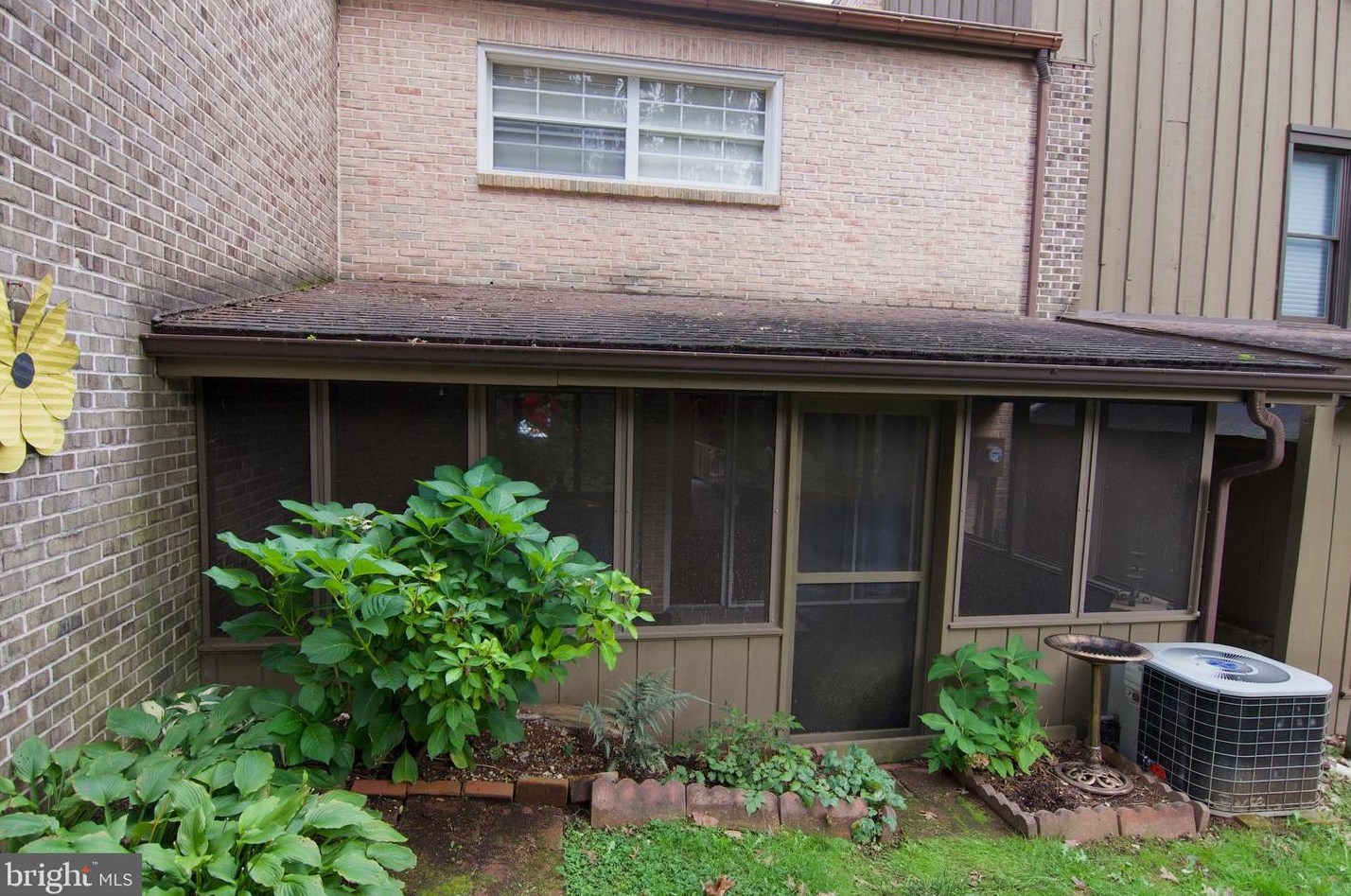 62 Wood Cir, Reading PA  19607-3311 exterior