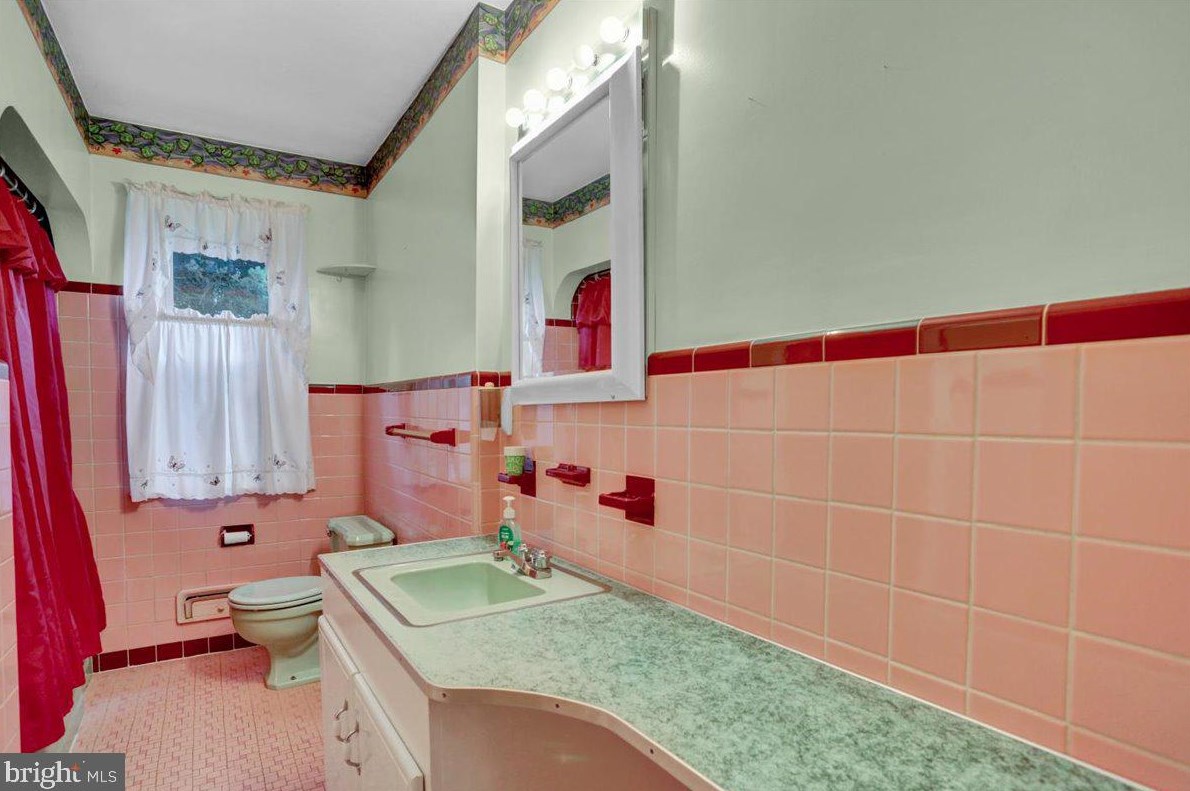 1207 Broadway Blvd, Reading PA  19607-1707 exterior