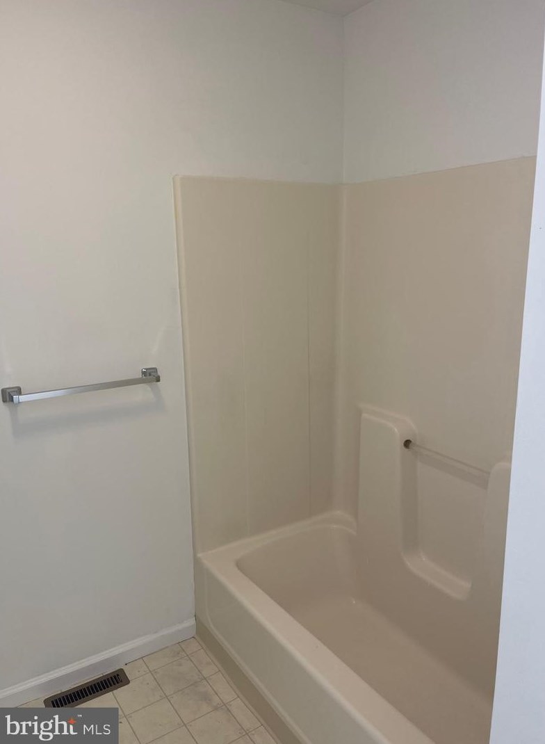 1197 Ashbourne Dr, Reading PA  19605-3225 exterior